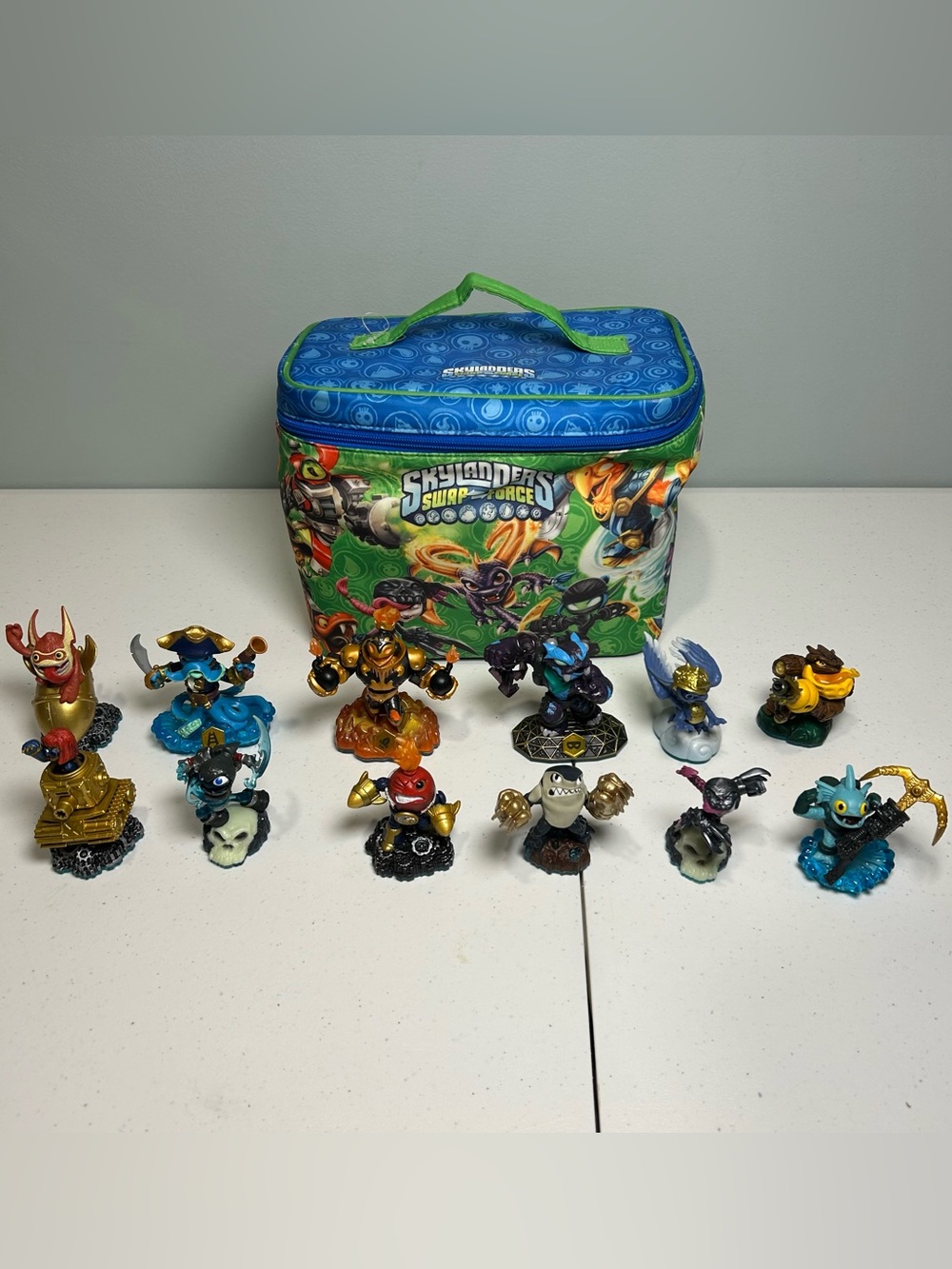 Skylanders Swap Force Soft Carrying Case & 12 Character Bundle